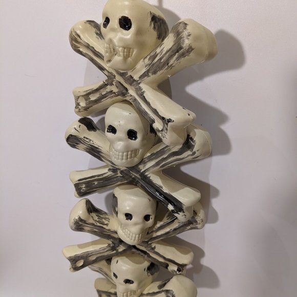 Vintage Halloween Skull & Crossbones Blow Mold Wall Hanging Décor Spooky Fun - Picture 2 of 8